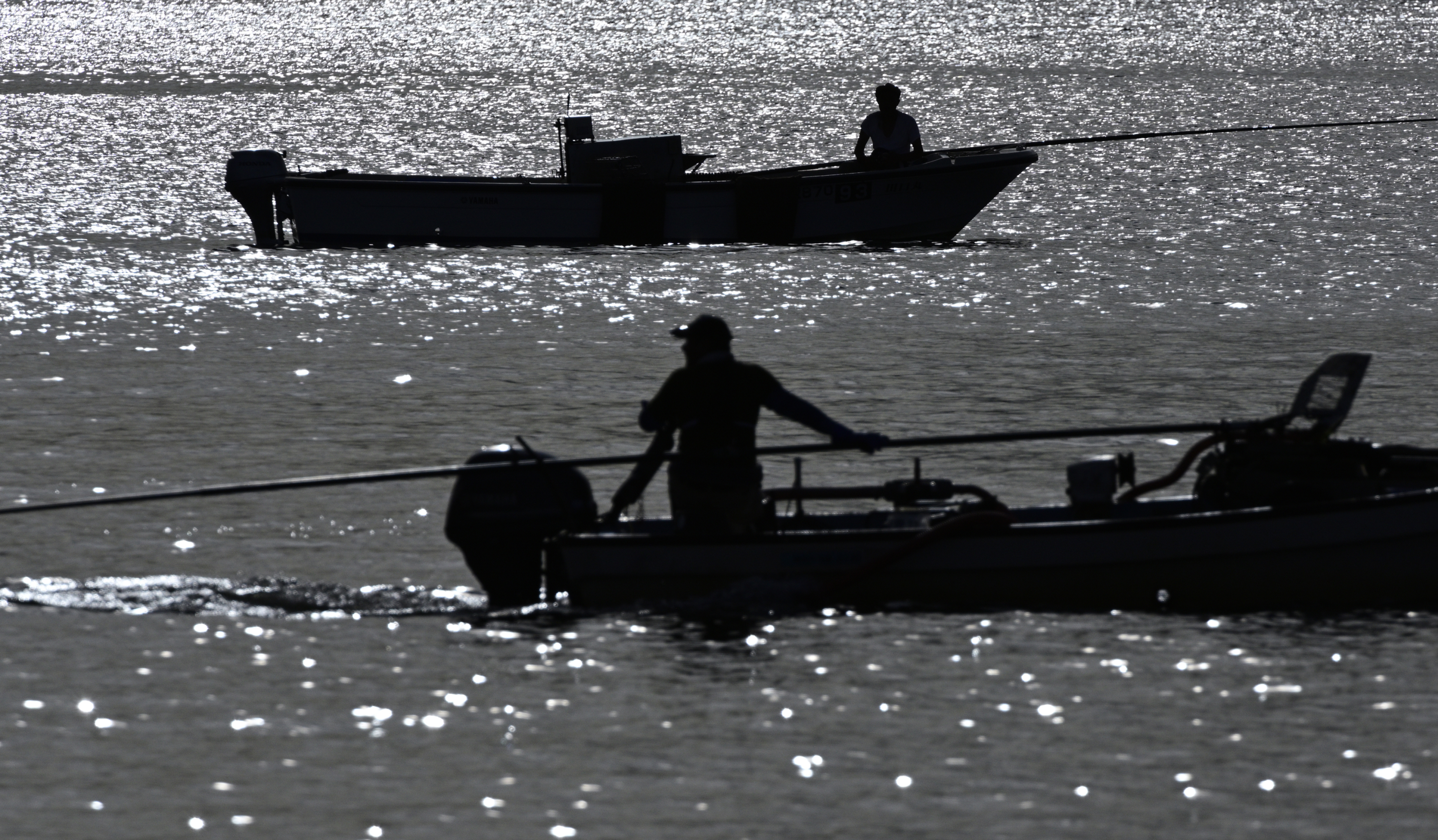 宍道湖で漁をする船