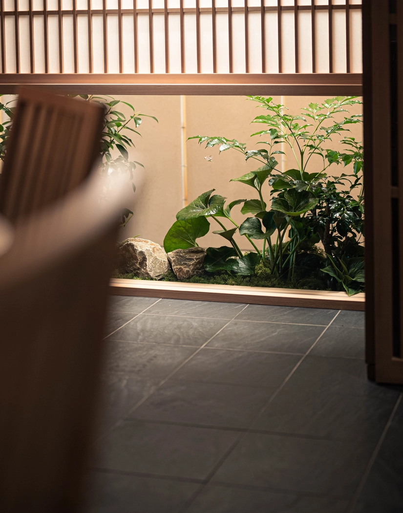 店内から見える坪庭